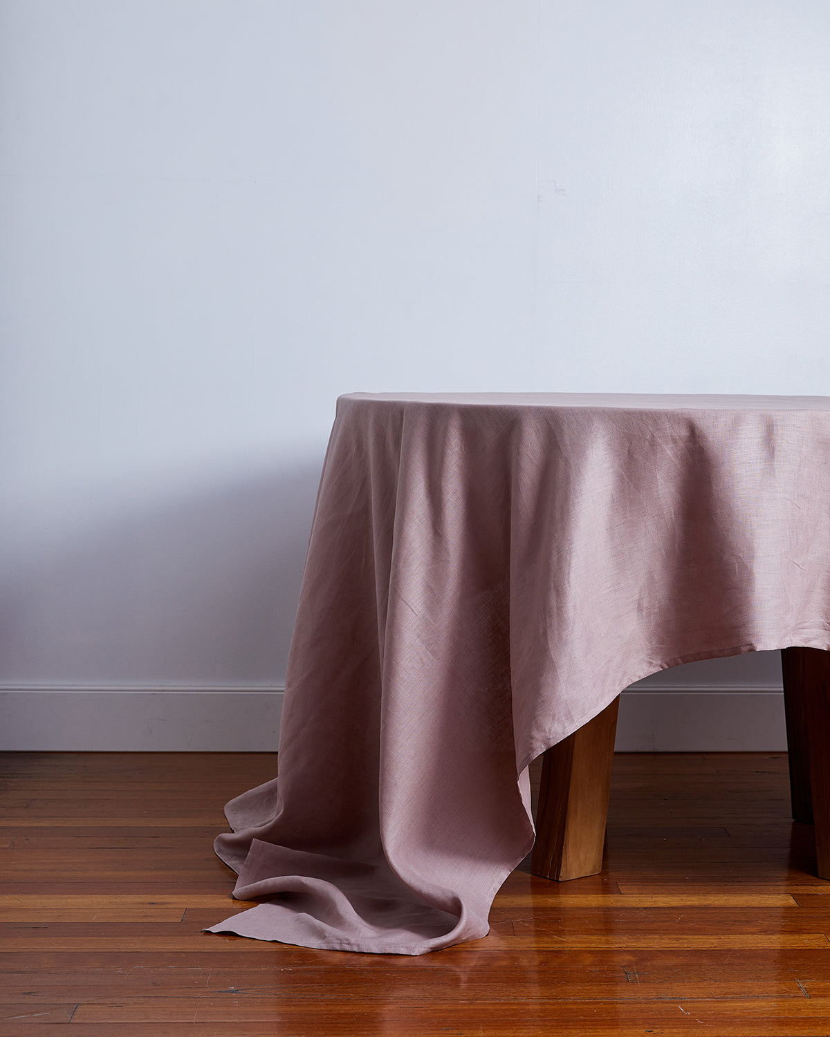 BedThreads-Tablecloth-2523_1200x_59d5a1b8-2c4d-4029-9de8-2e1ee4860337.jpg