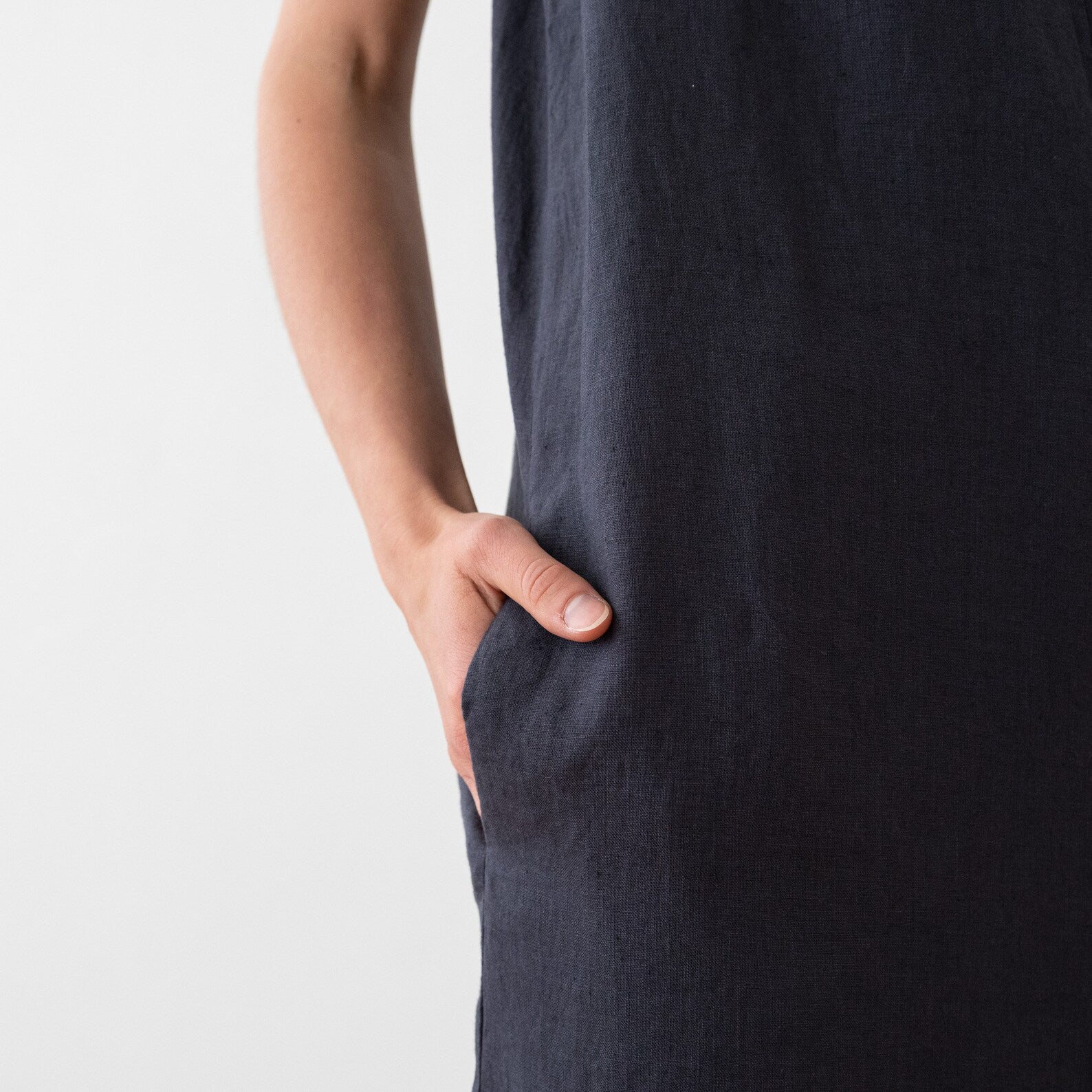 Loose fit linen jumpsuit Amelia with shoulder straps