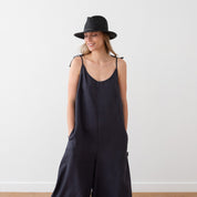 Loose fit linen jumpsuit Amelia with shoulder straps