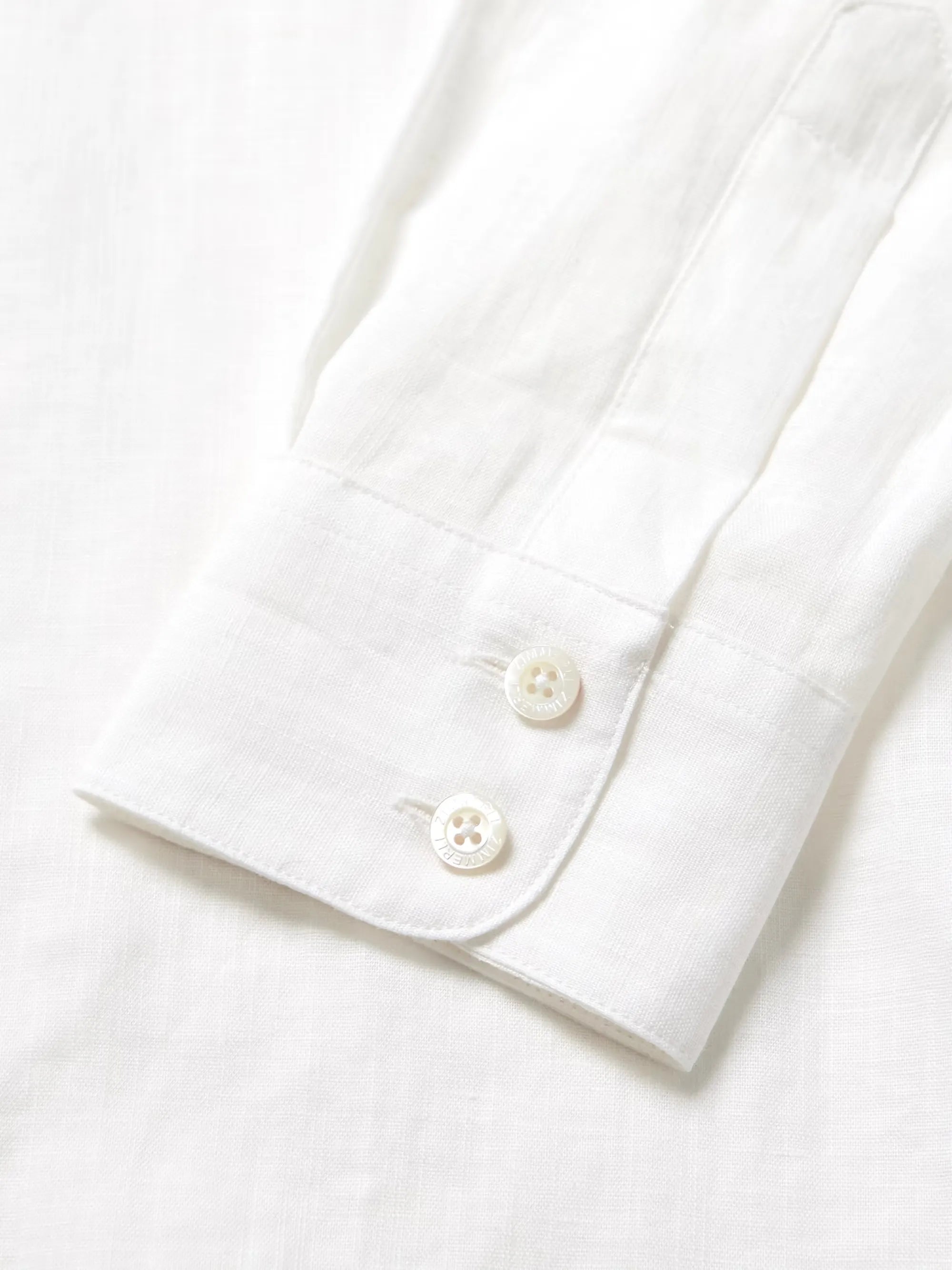 Cutaway-Collar Linen and Cotton-Blend Shirt
